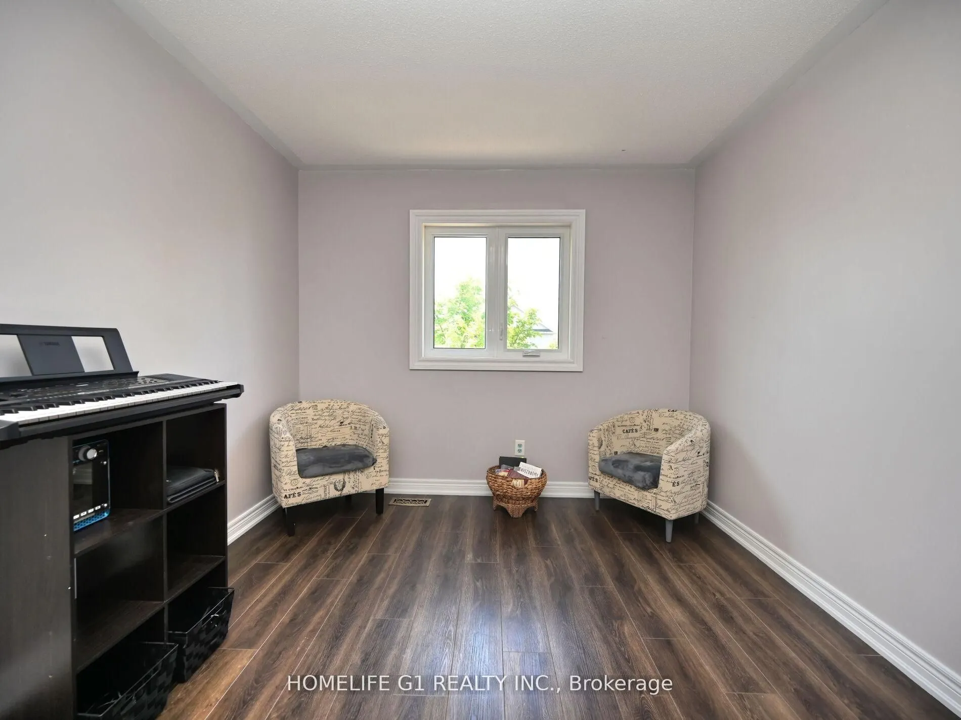 8 Ridgemore Crescent
