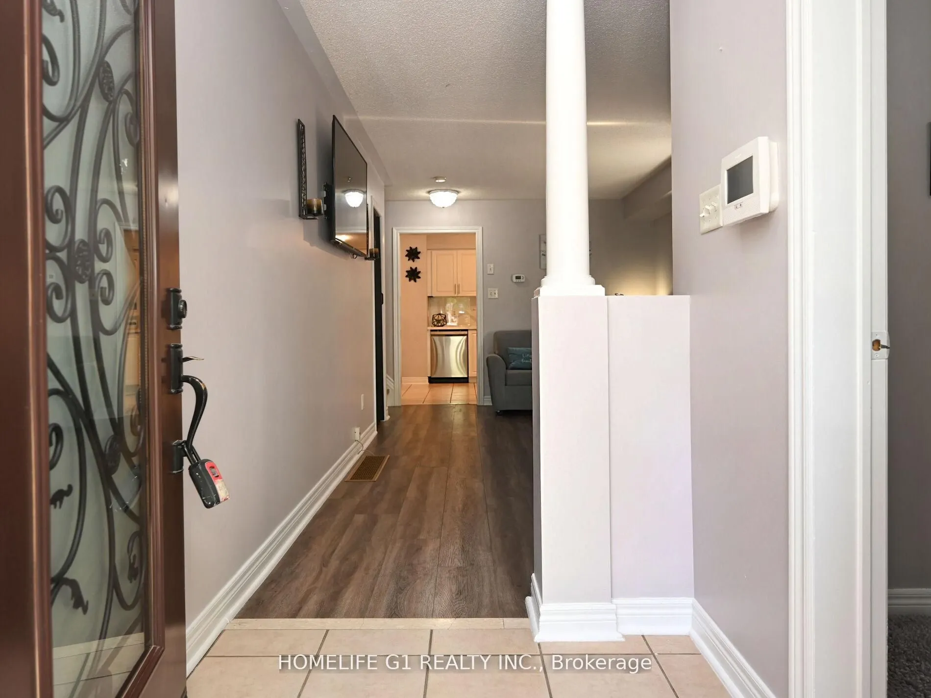 8 Ridgemore Crescent