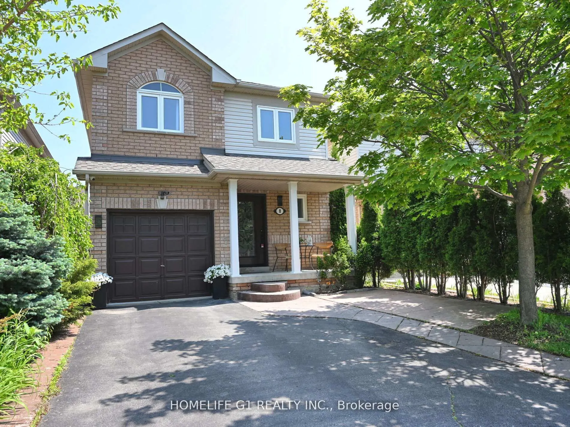8 Ridgemore Crescent