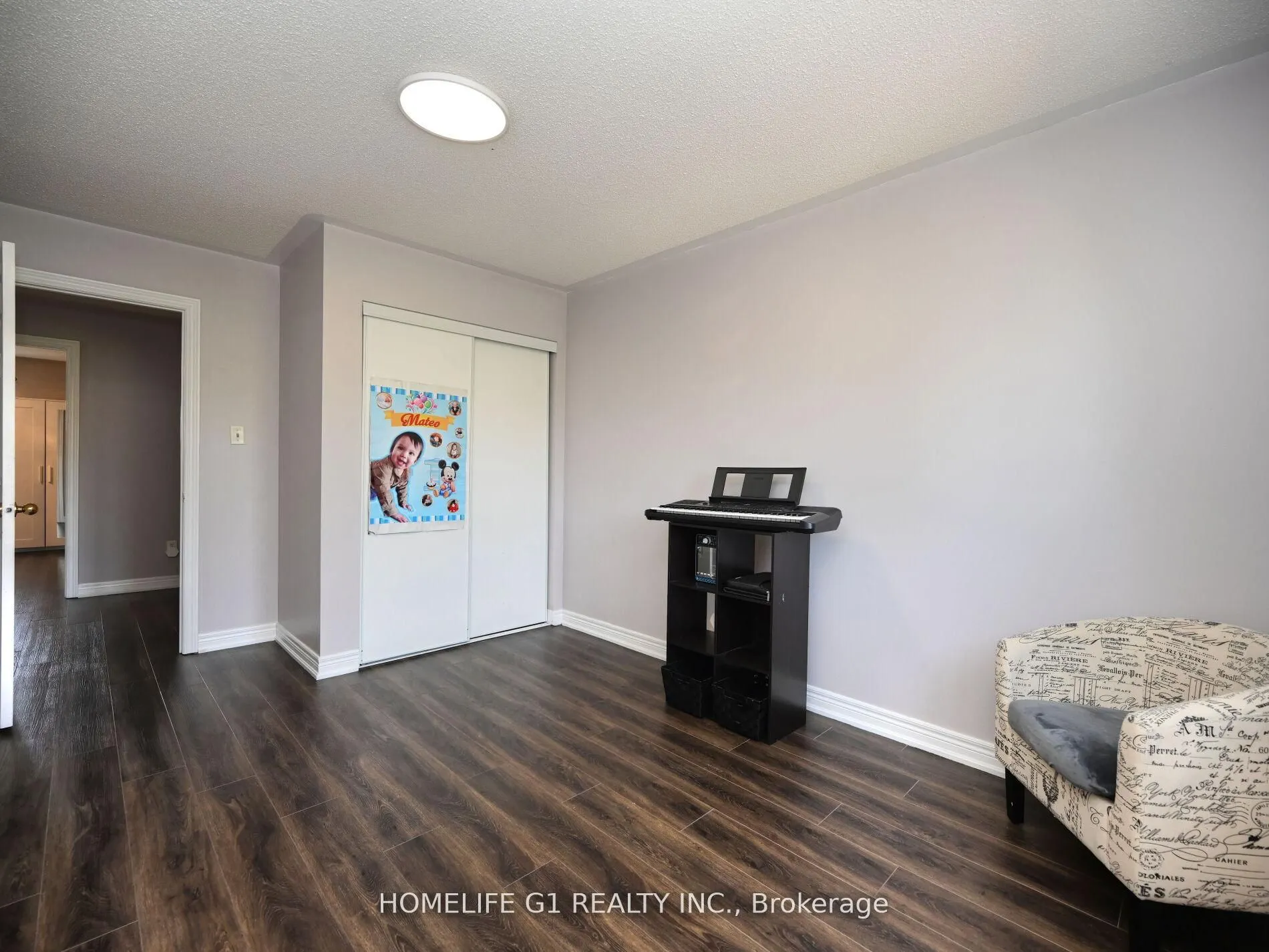 8 Ridgemore Crescent