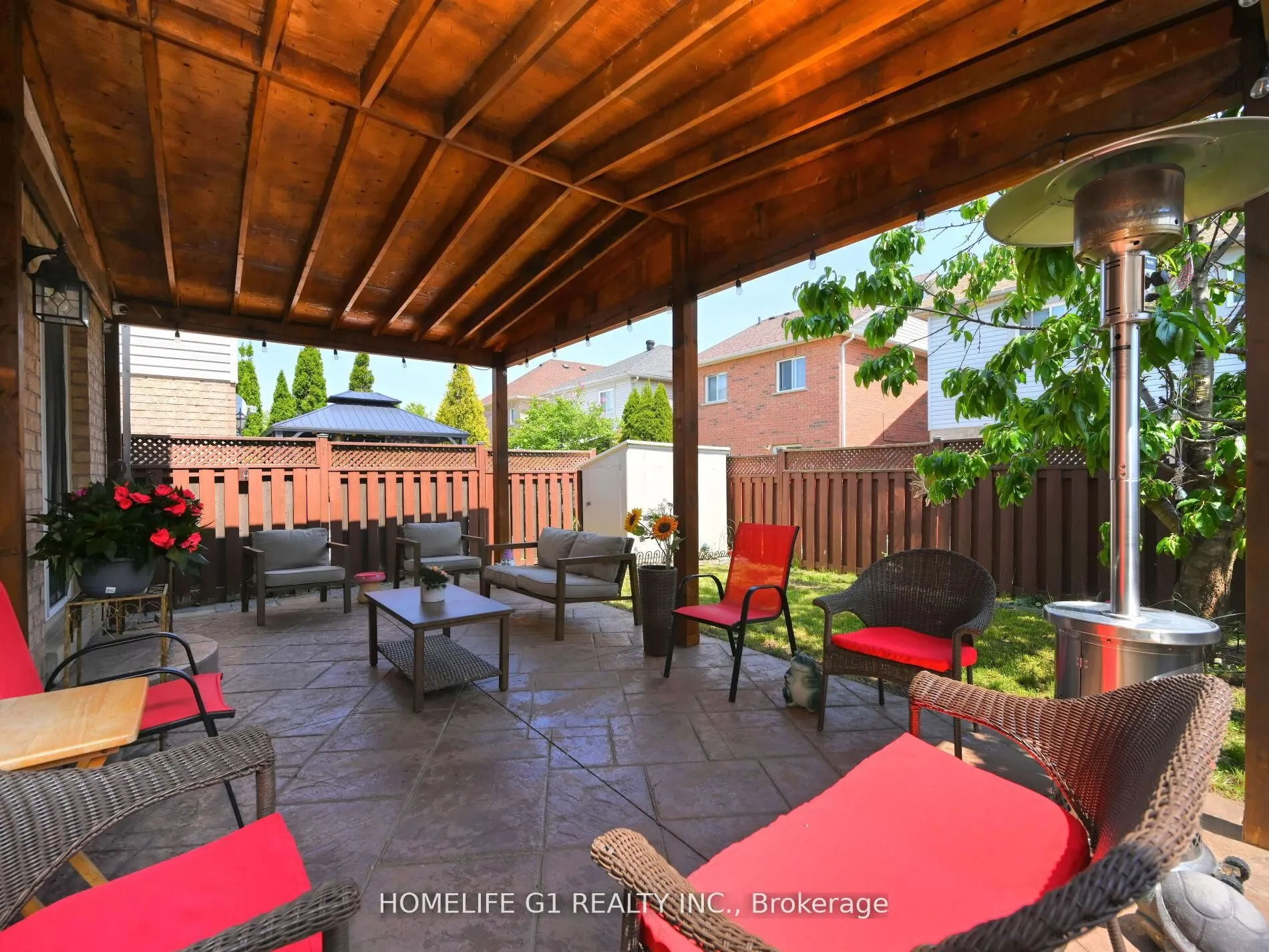 8 Ridgemore Crescent