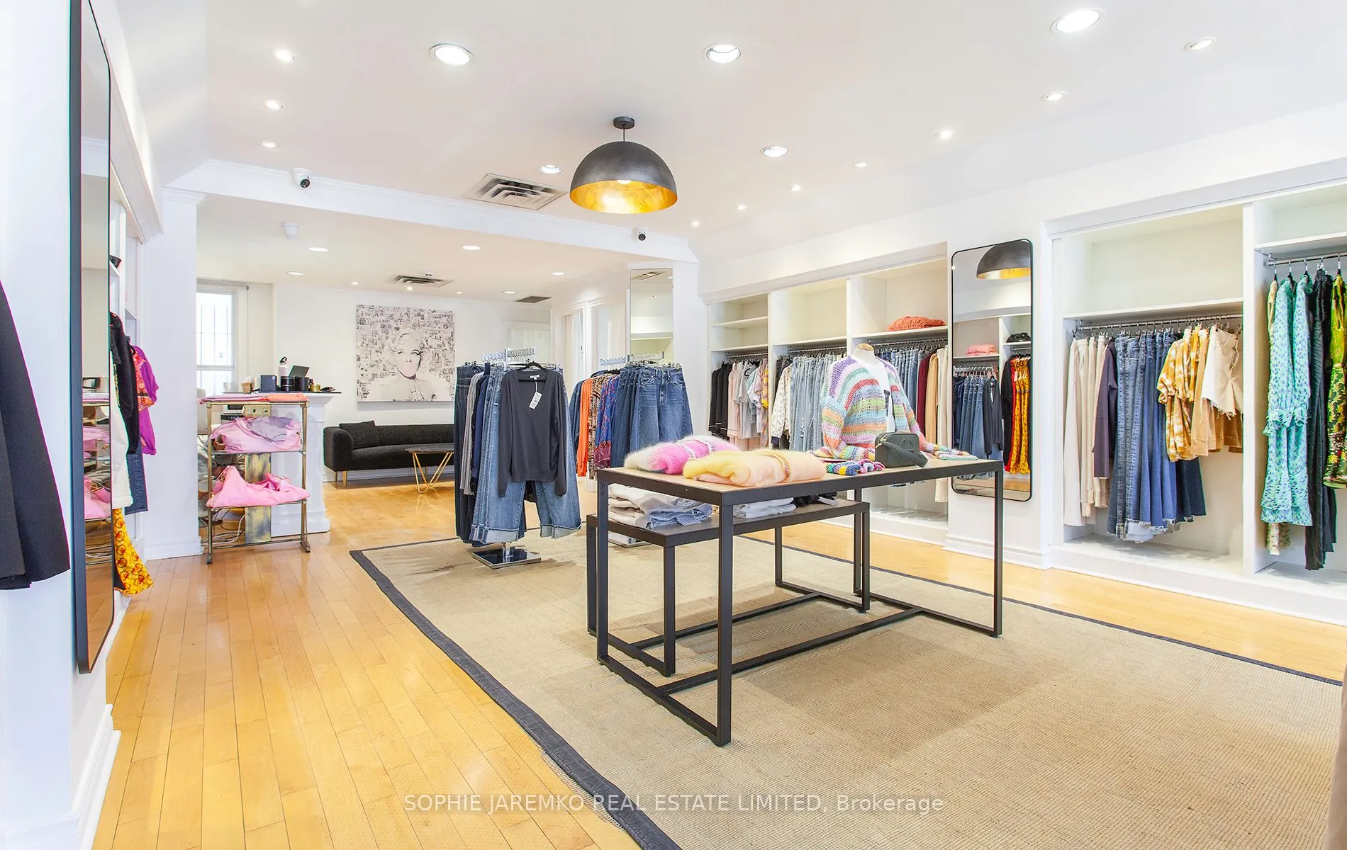 3074 Bloor Street W