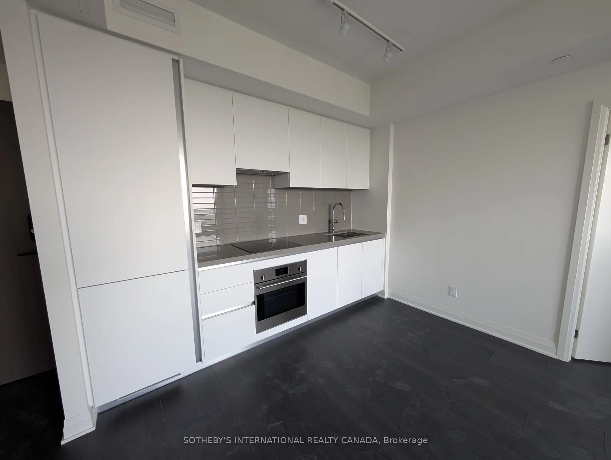 4015 The Exchange, #1103