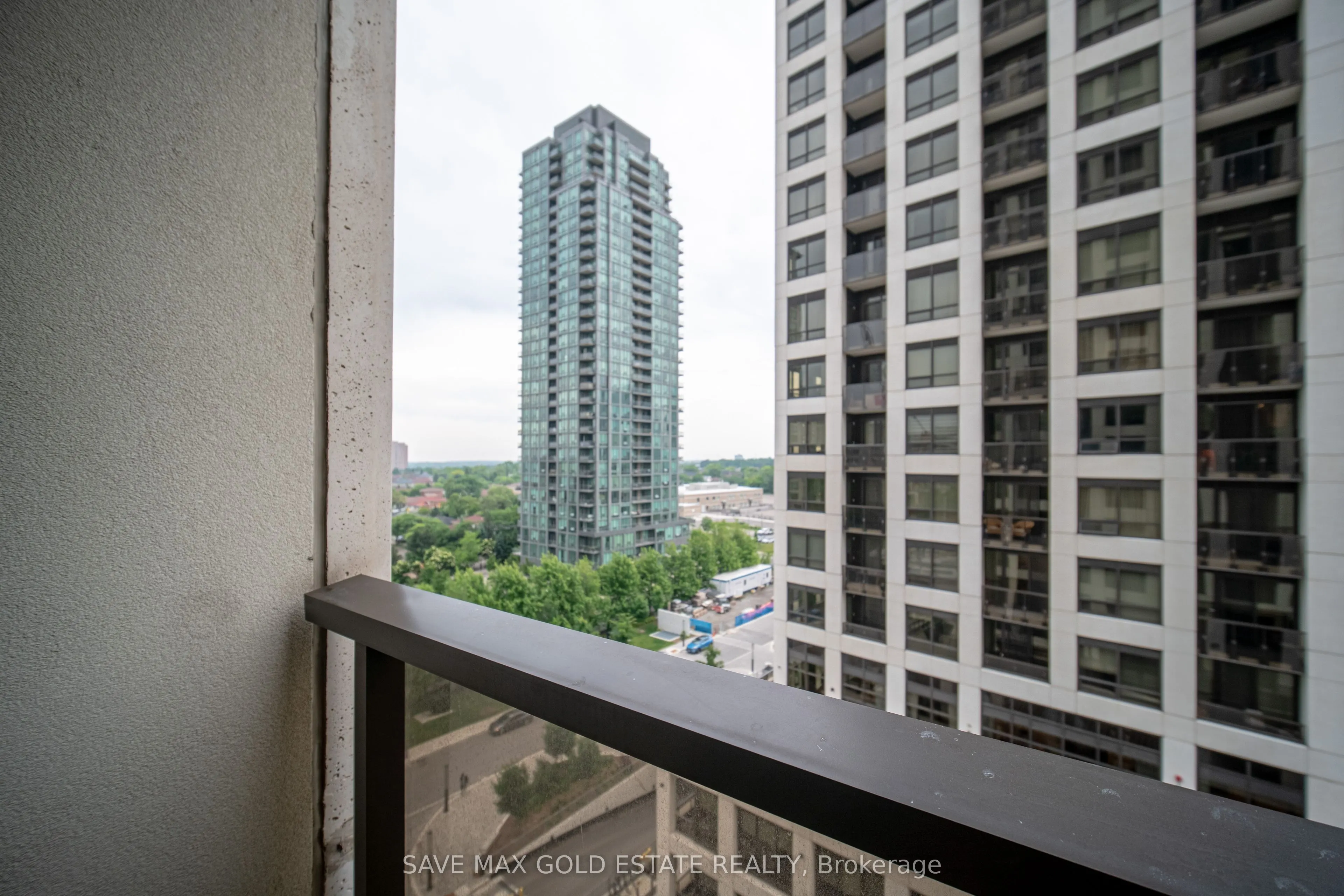 30 Elm Drive W, #809