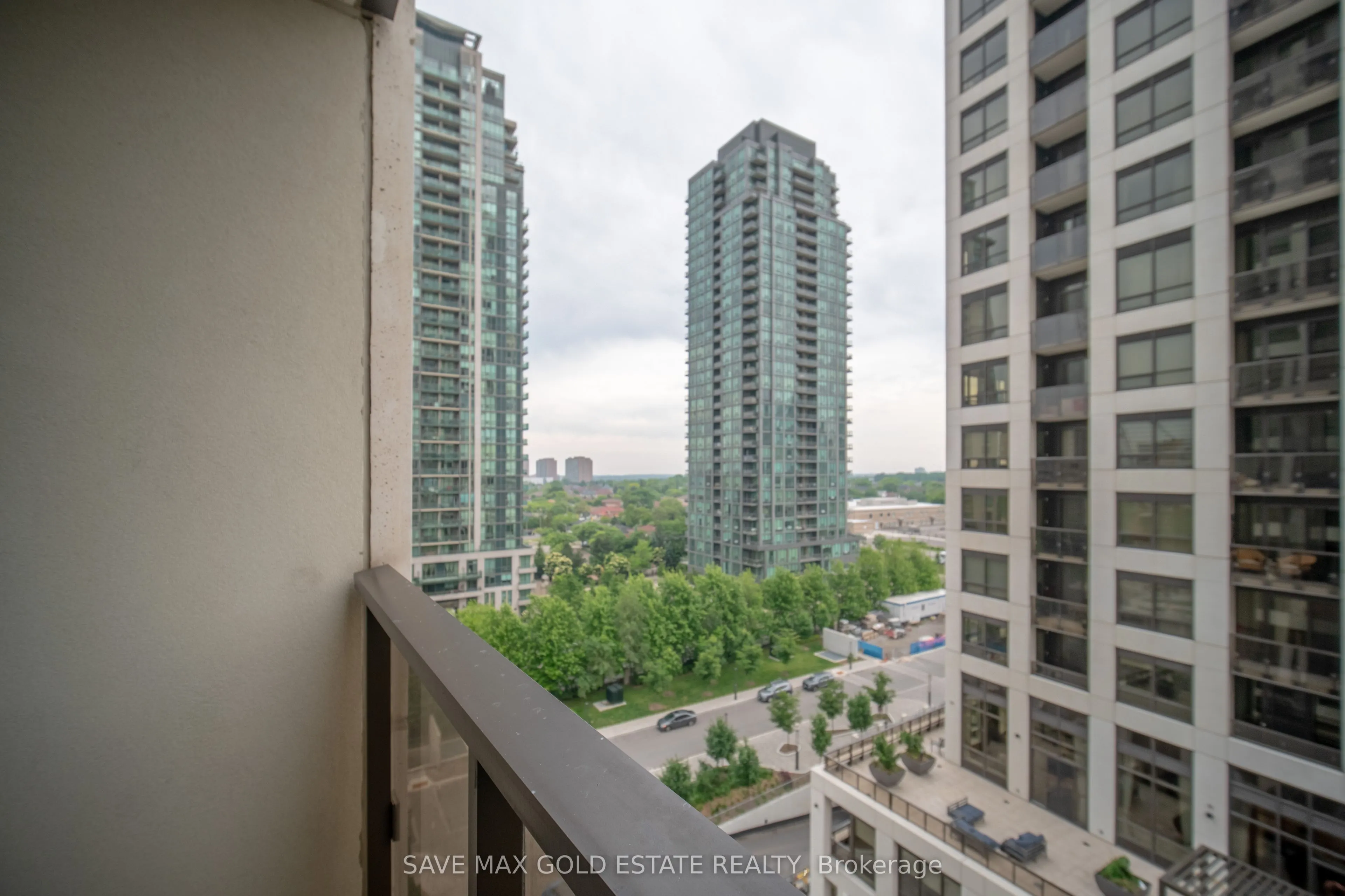 30 Elm Drive W, #809