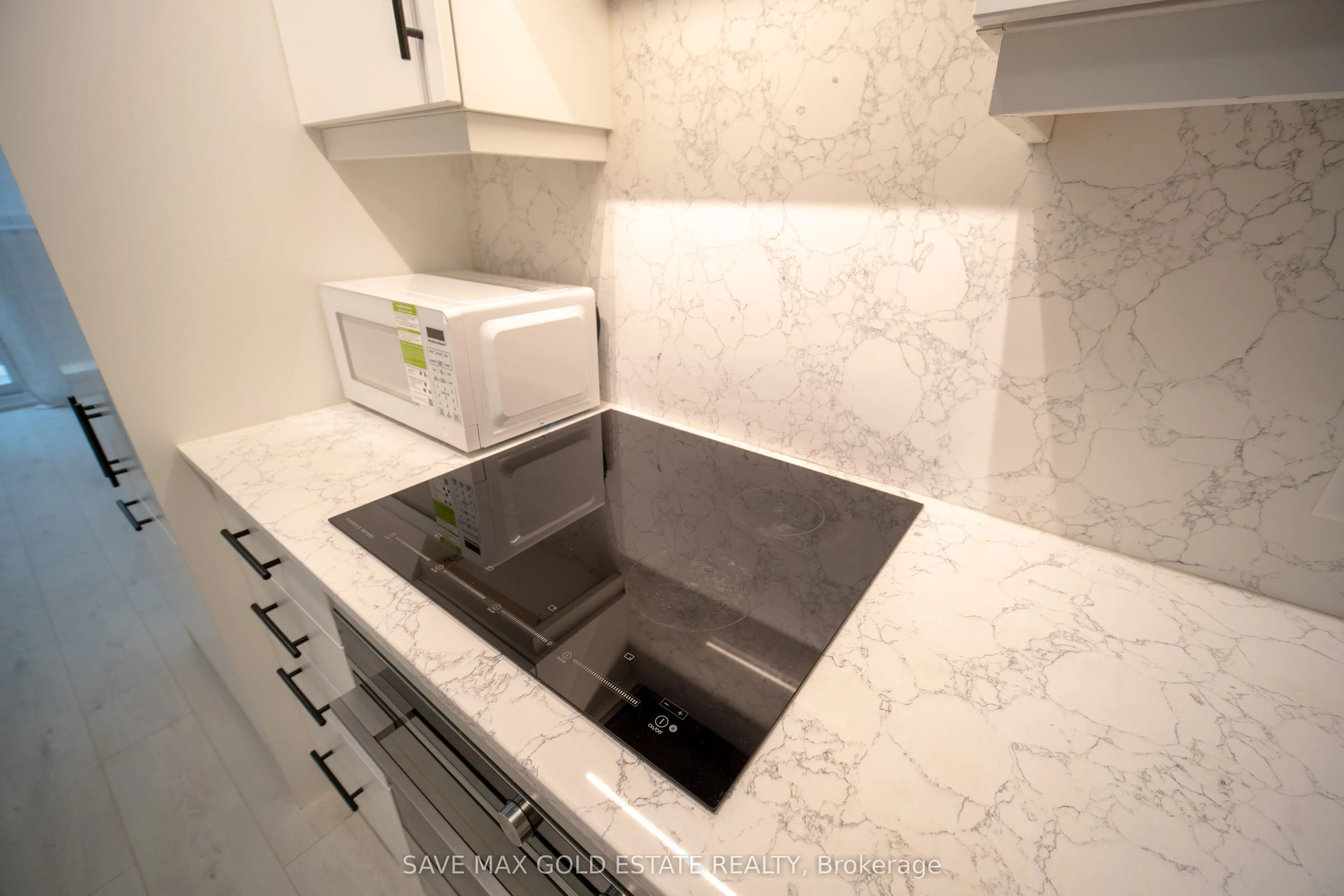 30 Elm Drive W, #809