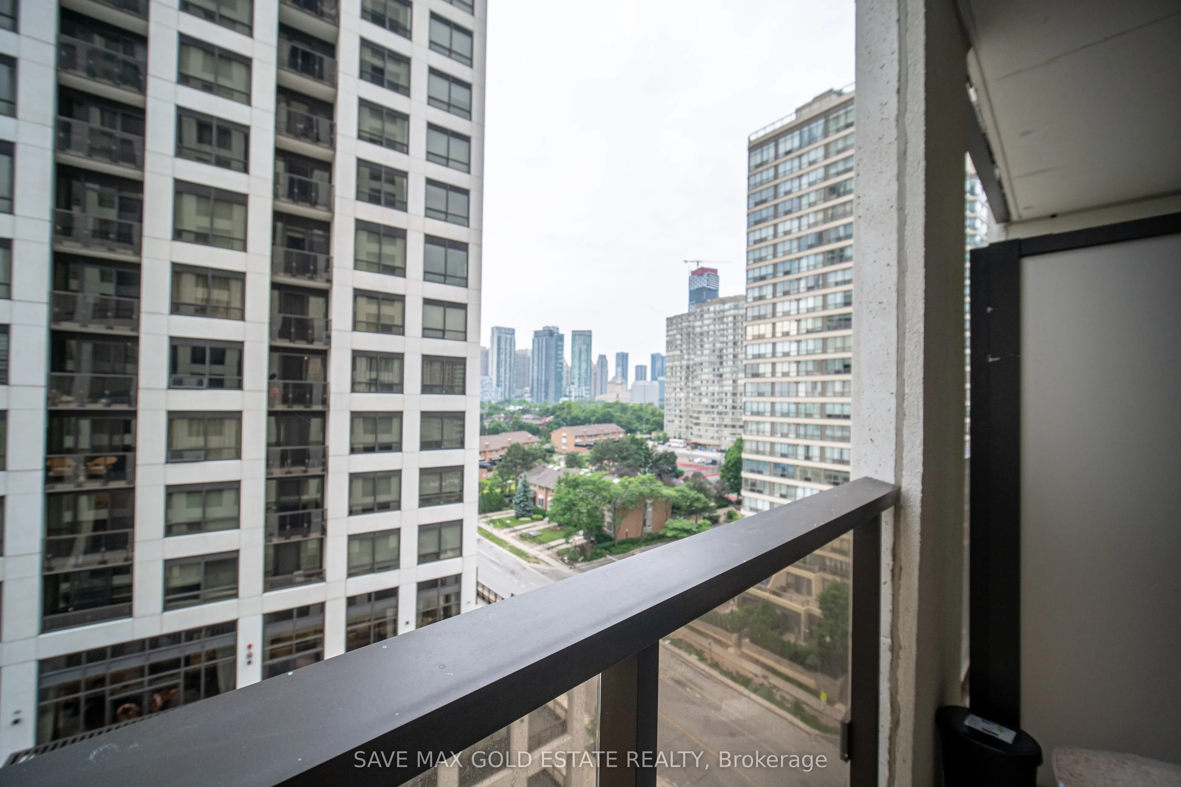 30 Elm Drive W, #809