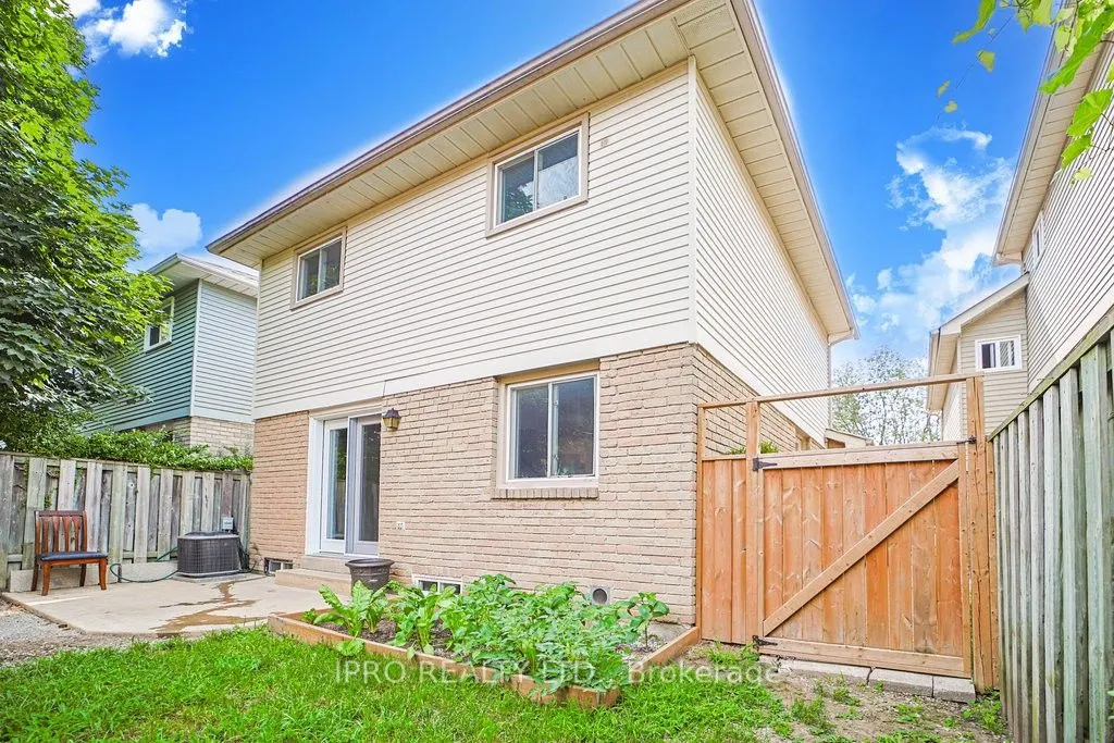 38 Roehampton Crescent