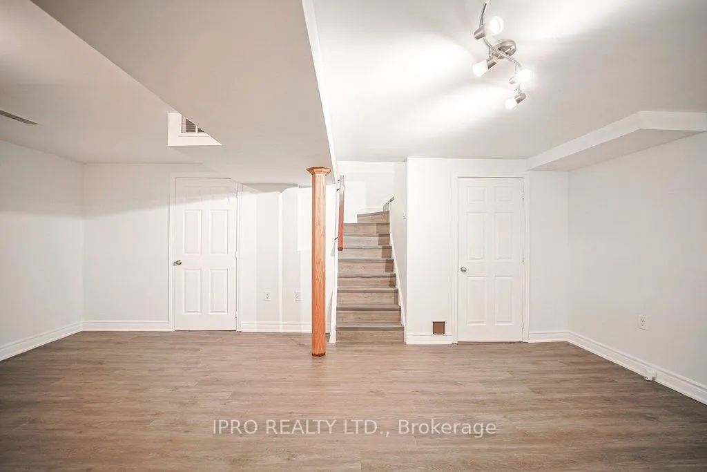 38 Roehampton Crescent