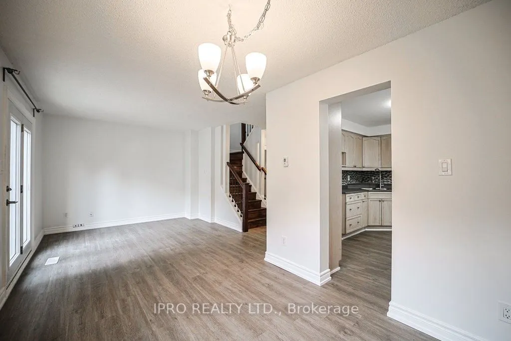 38 Roehampton Crescent