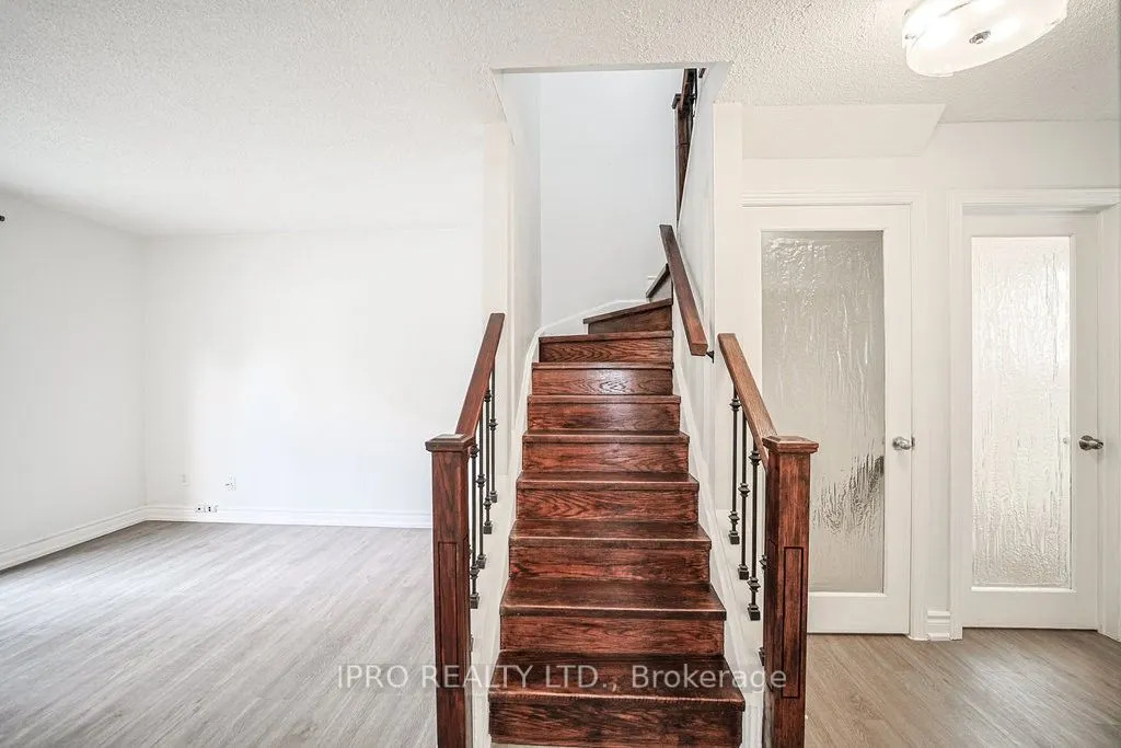 38 Roehampton Crescent