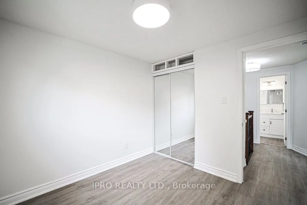 38 Roehampton Crescent