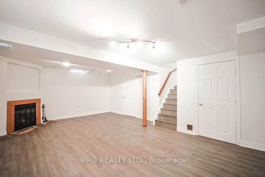 38 Roehampton Crescent