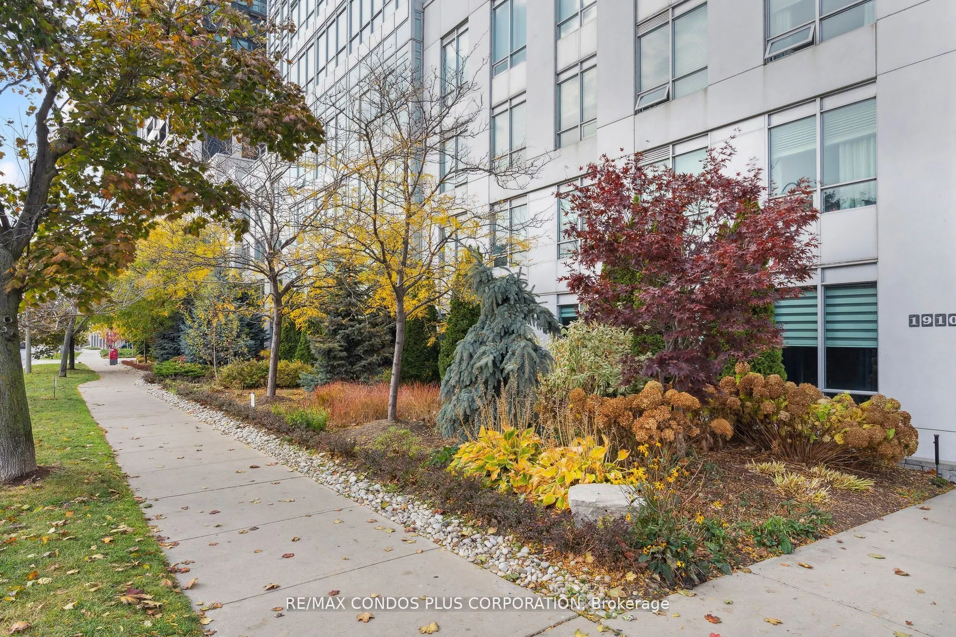 1910 Lake Shore Boulevard W, #LPH01