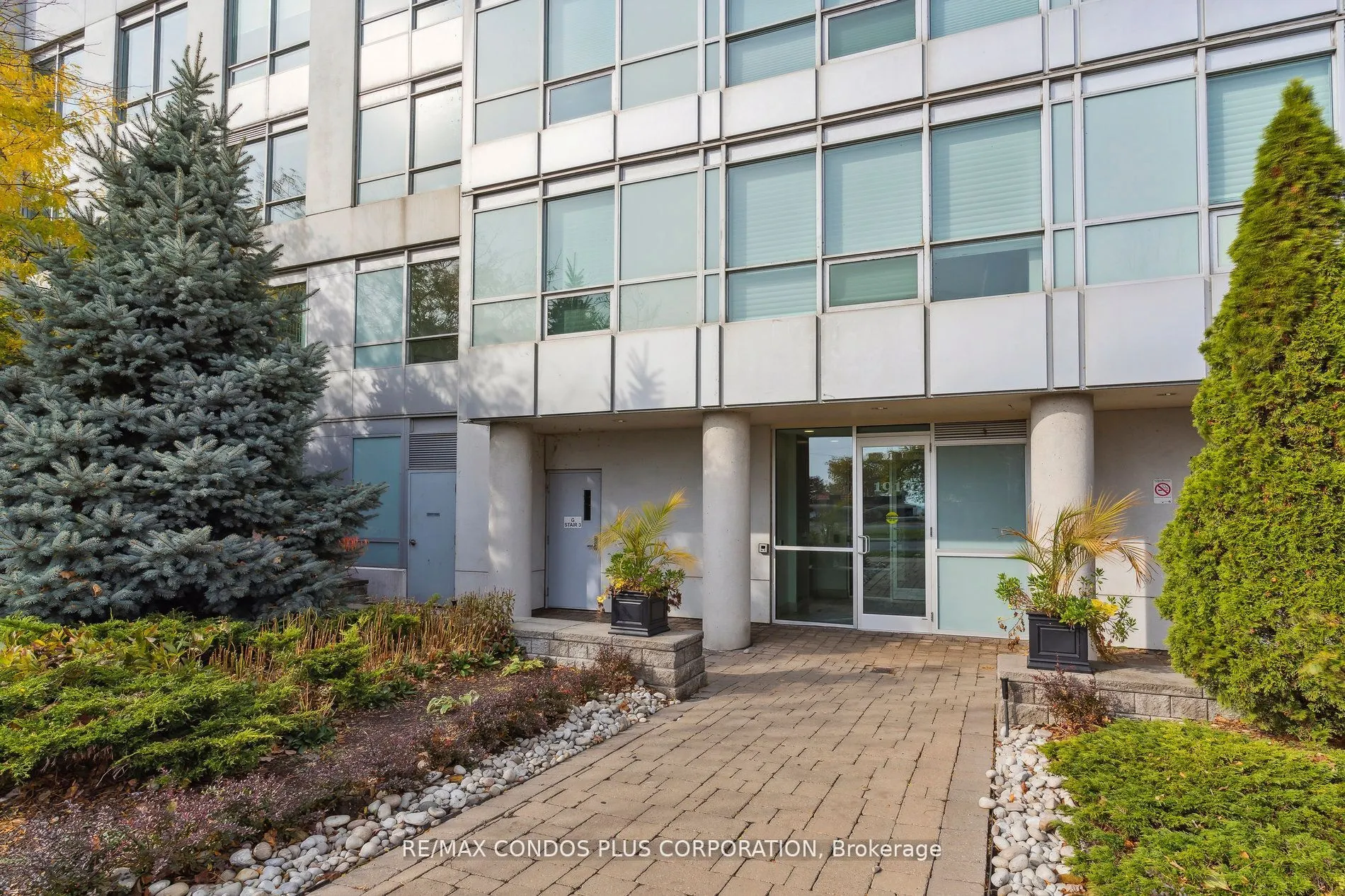 1910 Lake Shore Boulevard W, #LPH01
