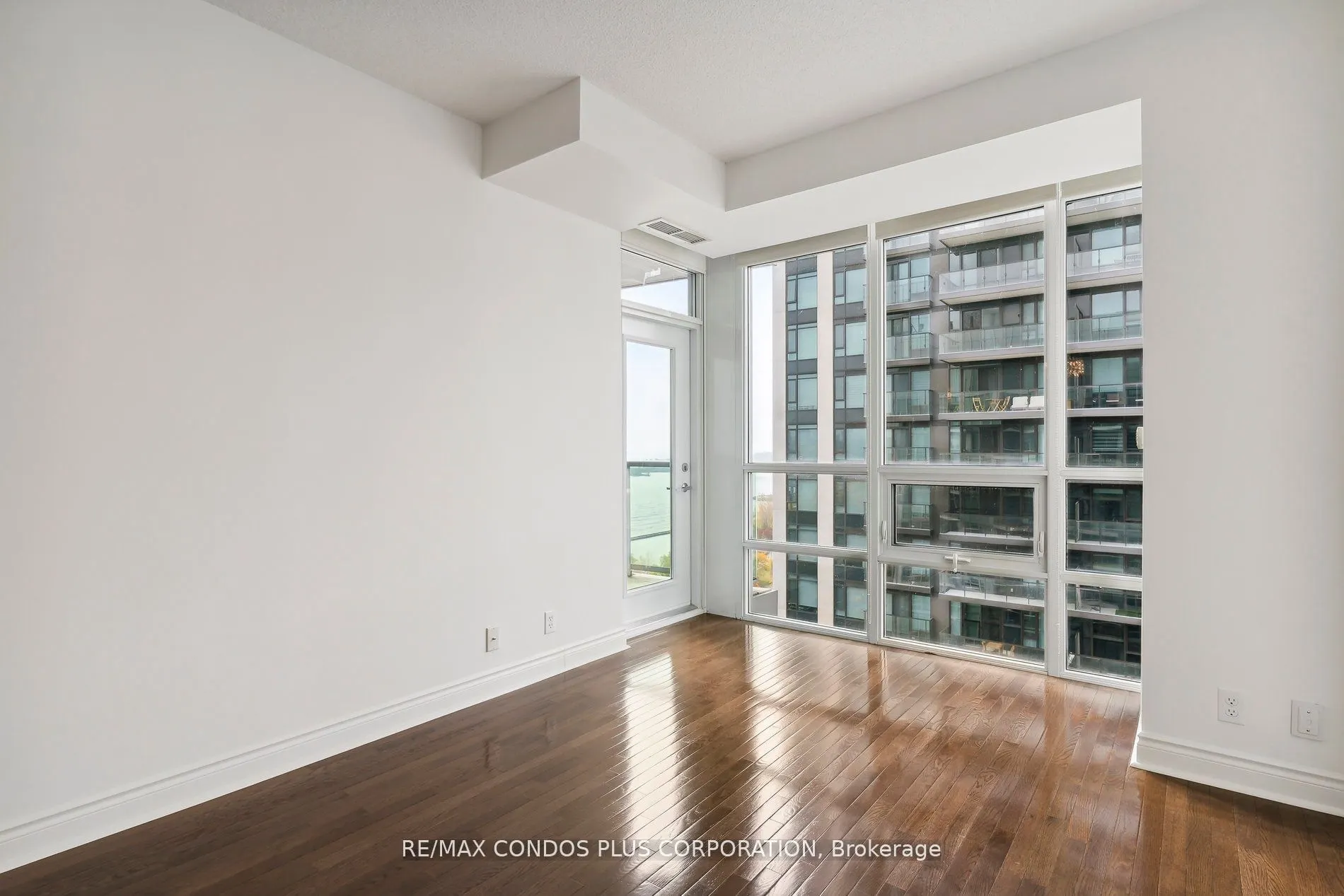 1910 Lake Shore Boulevard W, #LPH01