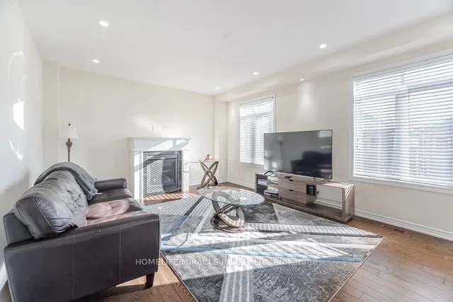 84 Roulette Crescent