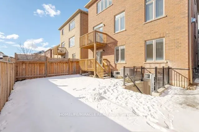 84 Roulette Crescent