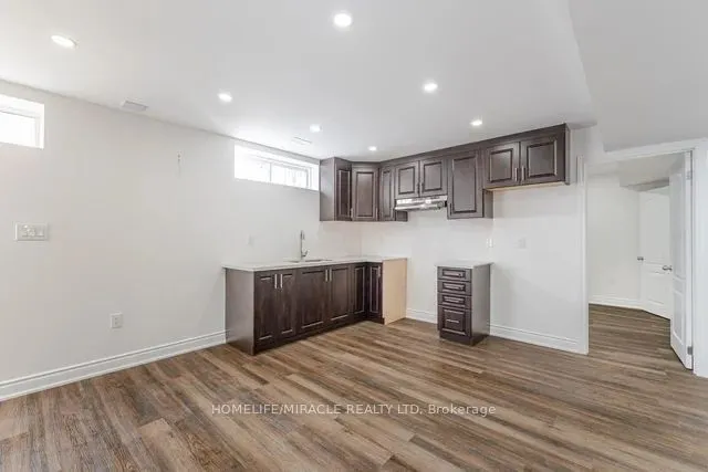 84 Roulette Crescent