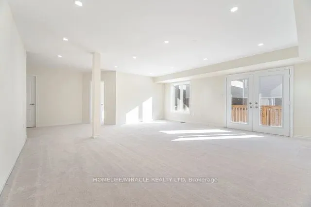 84 Roulette Crescent