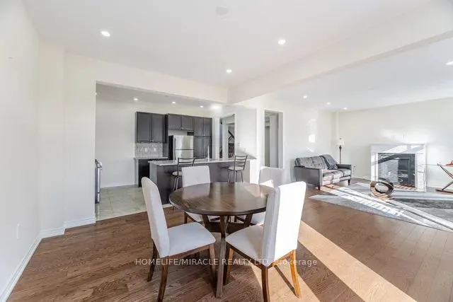 84 Roulette Crescent