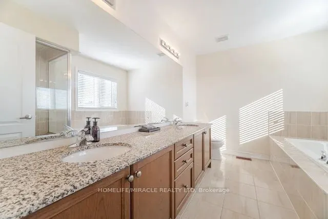 84 Roulette Crescent