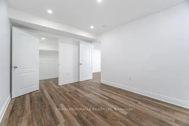 84 Roulette Crescent