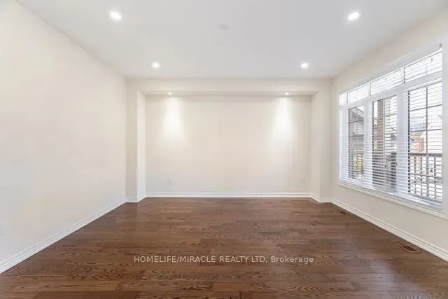 84 Roulette Crescent