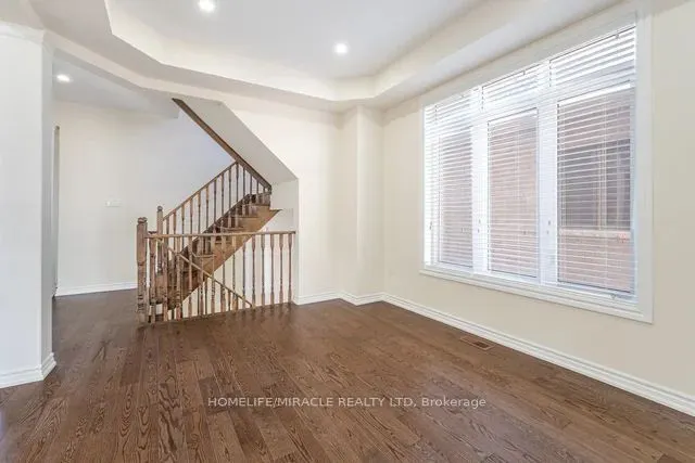 84 Roulette Crescent