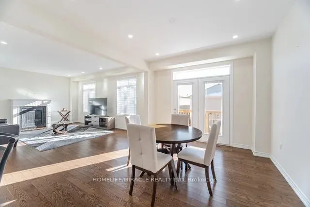 84 Roulette Crescent