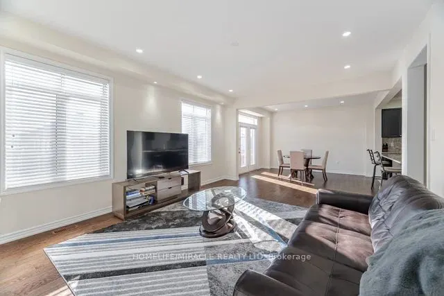 84 Roulette Crescent