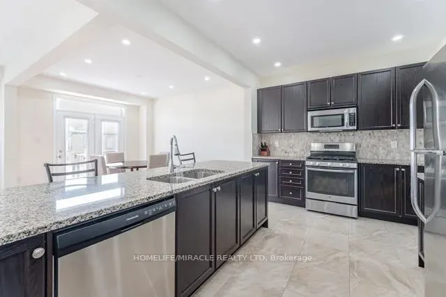 84 Roulette Crescent