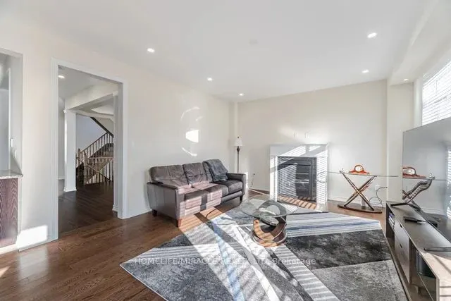 84 Roulette Crescent