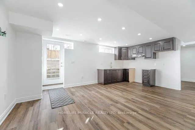84 Roulette Crescent