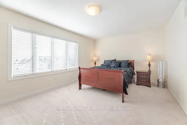 84 Roulette Crescent