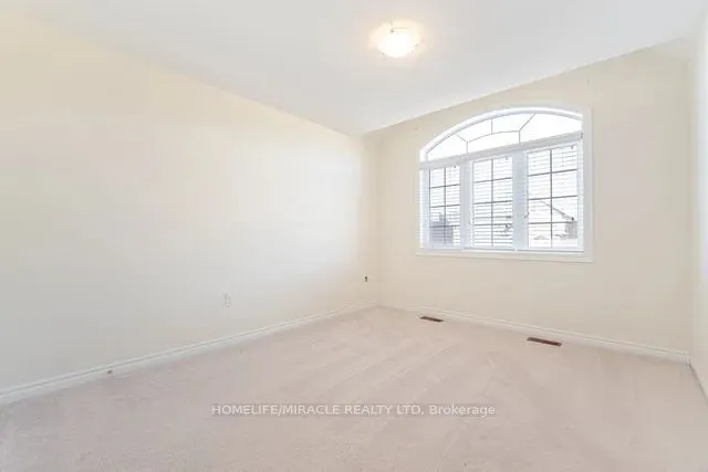 84 Roulette Crescent