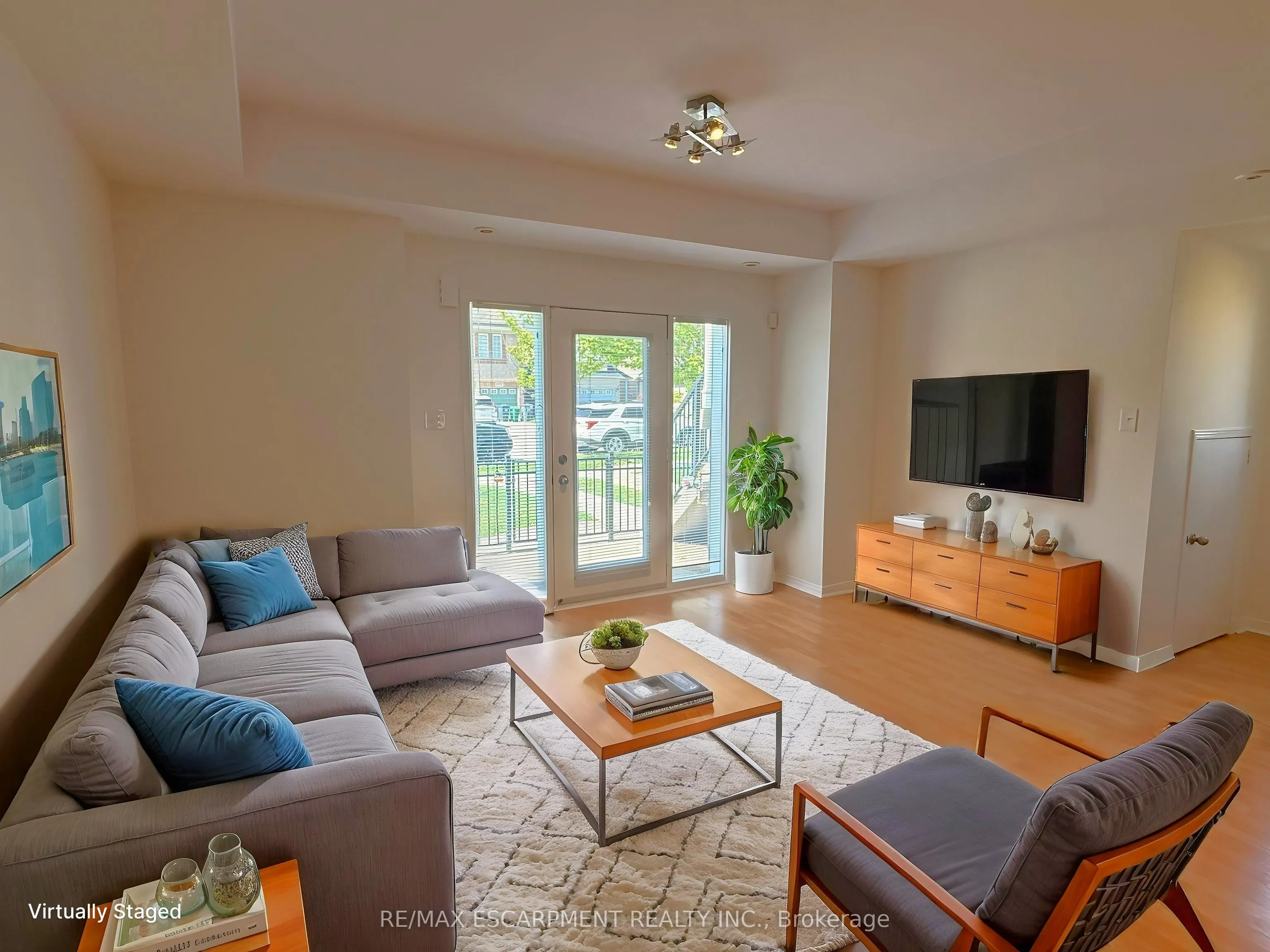5055 Oscar Peterson Boulevard, #8