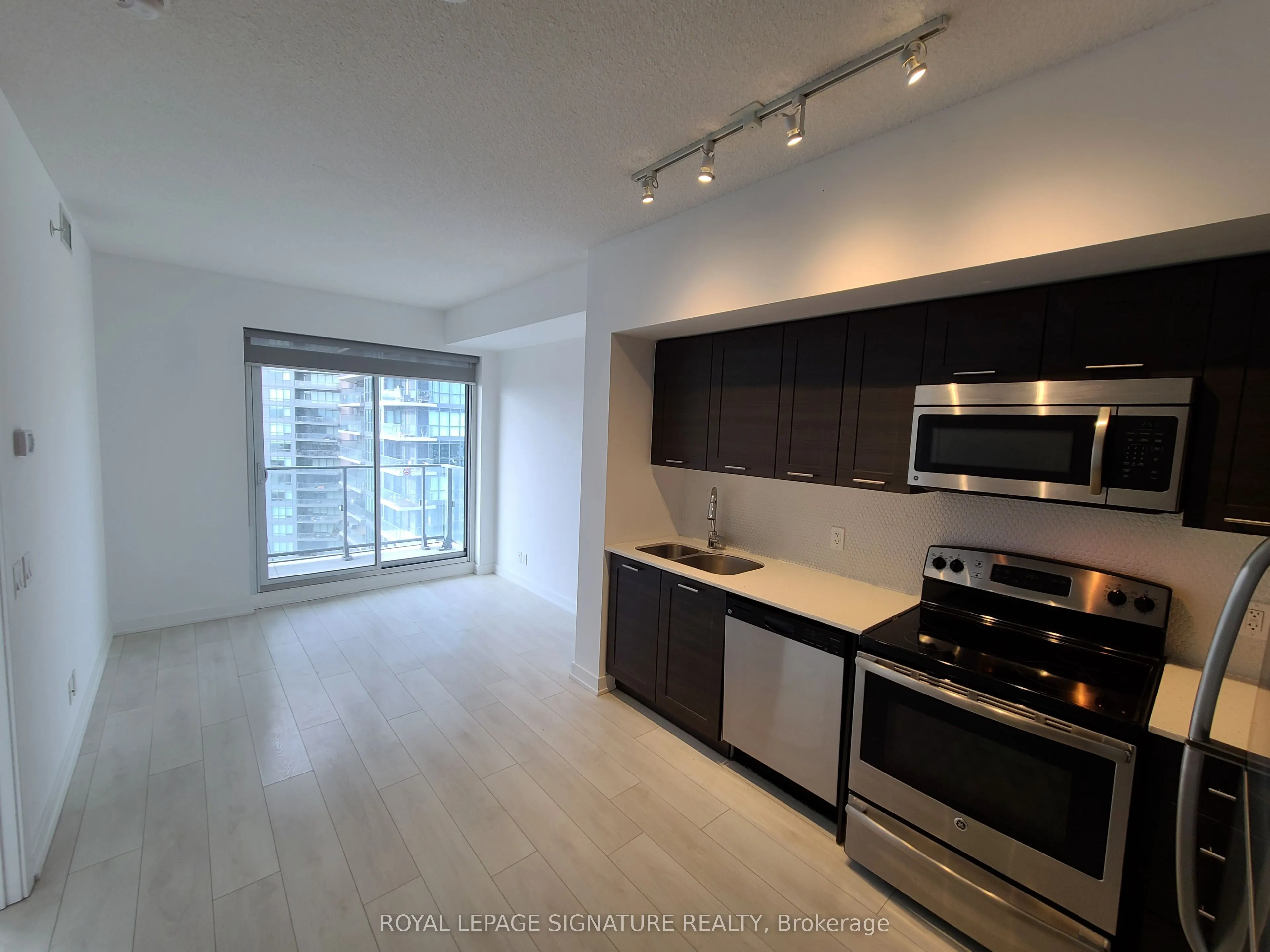 2220 Lake Shore Boulevard W, #3203