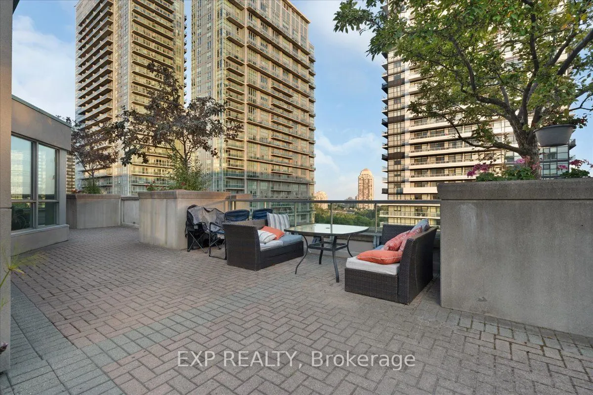 300 Manitoba Street, #416