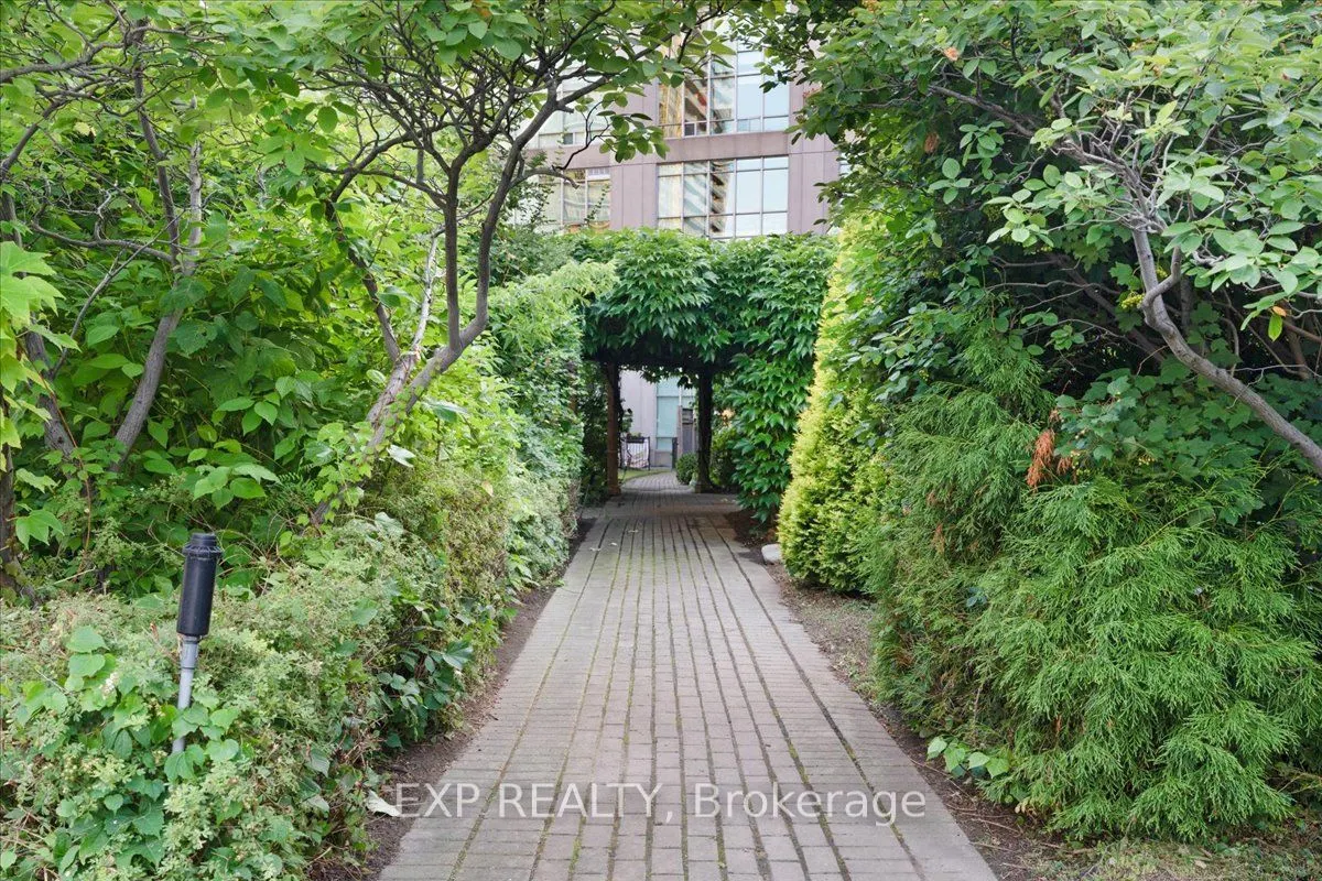 300 Manitoba Street, #416