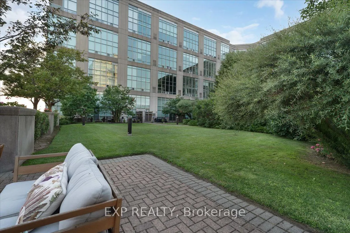 300 Manitoba Street, #416