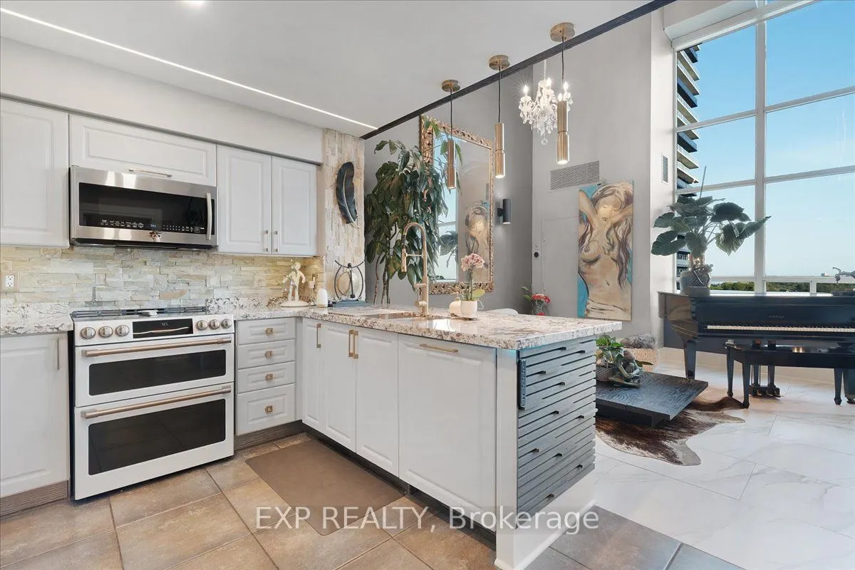 300 Manitoba Street, #416