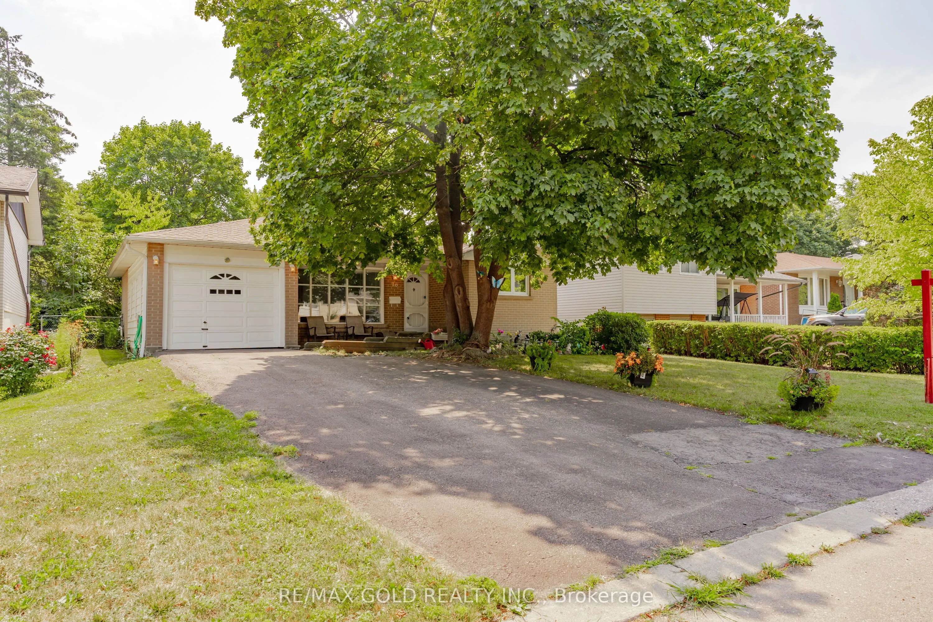 16 Drury Crescent