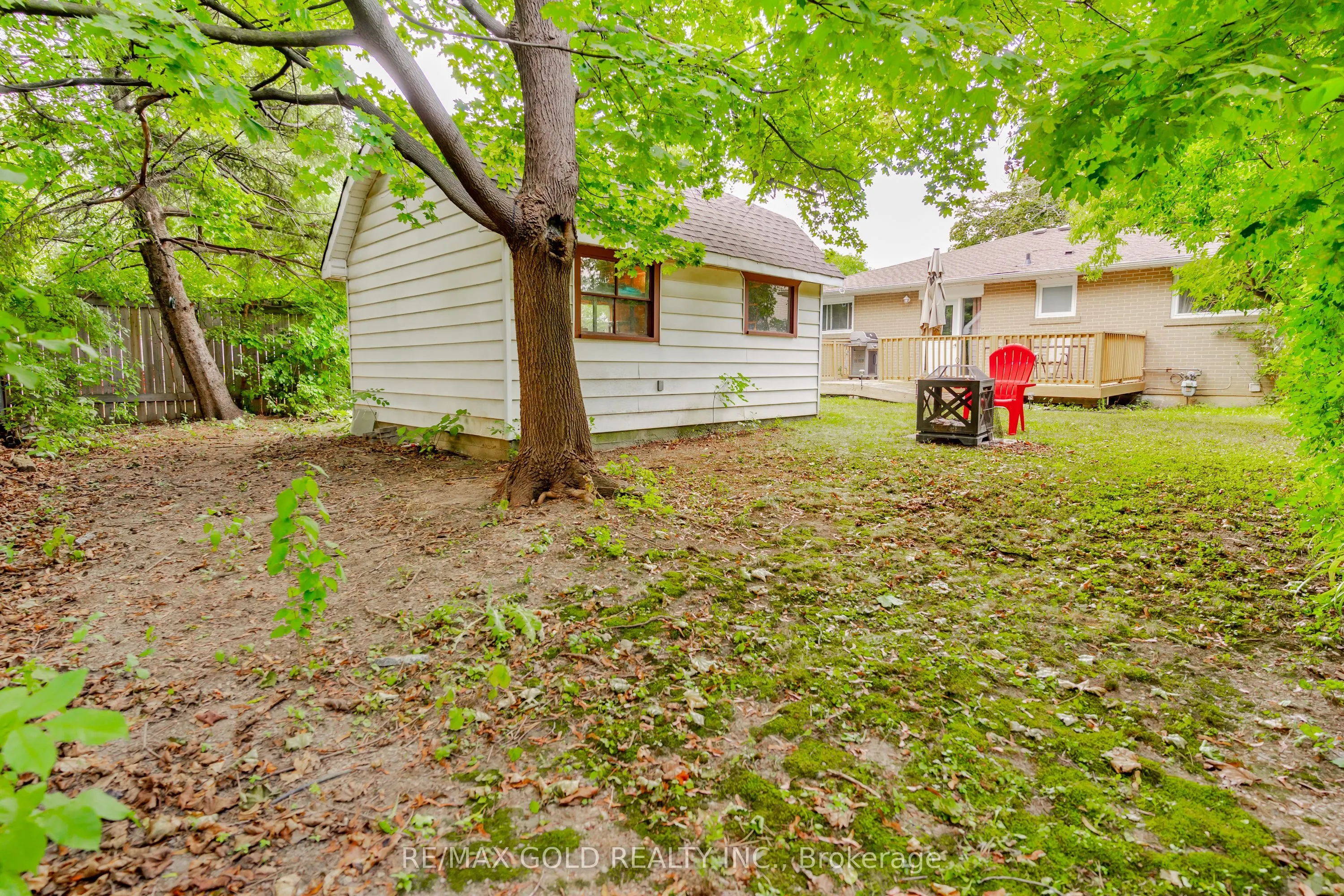 16 Drury Crescent