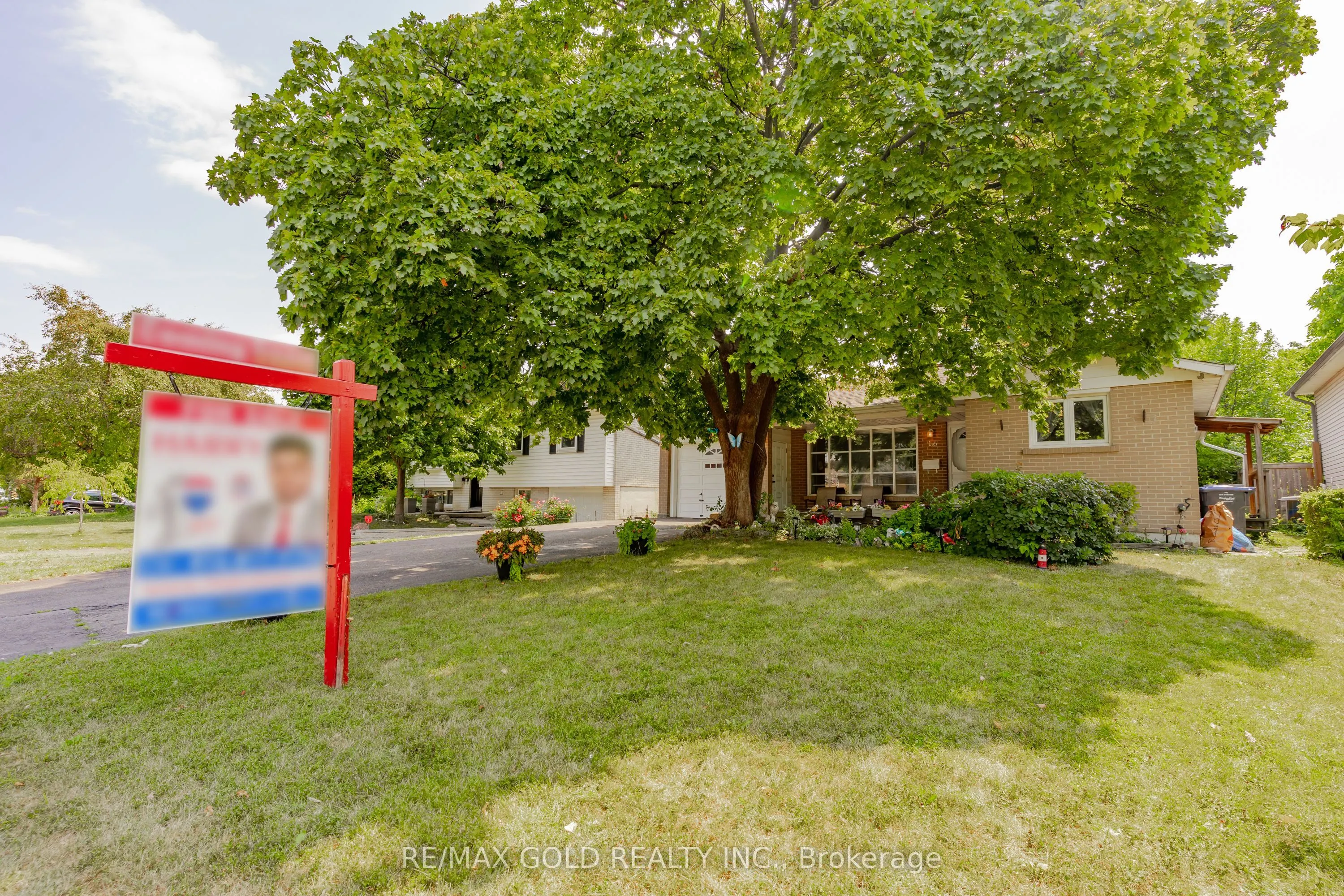 16 Drury Crescent