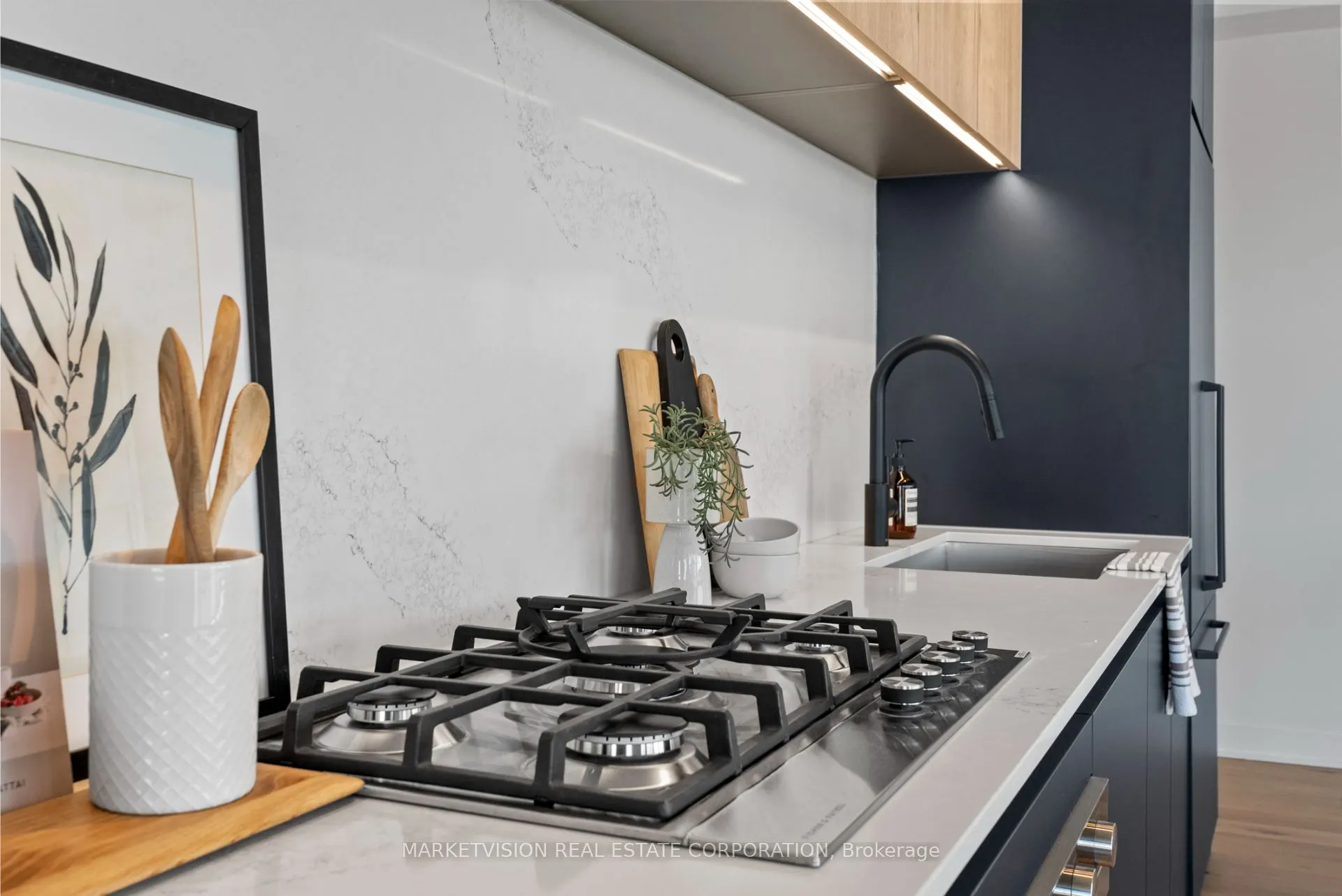 2625 Dundas Street W, #405