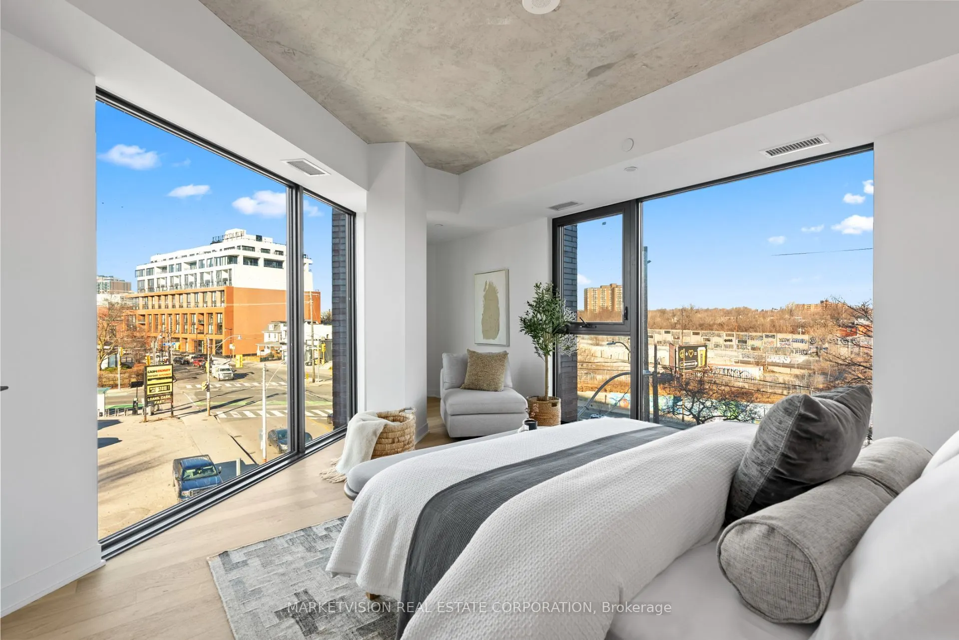 2625 Dundas Street W, #405