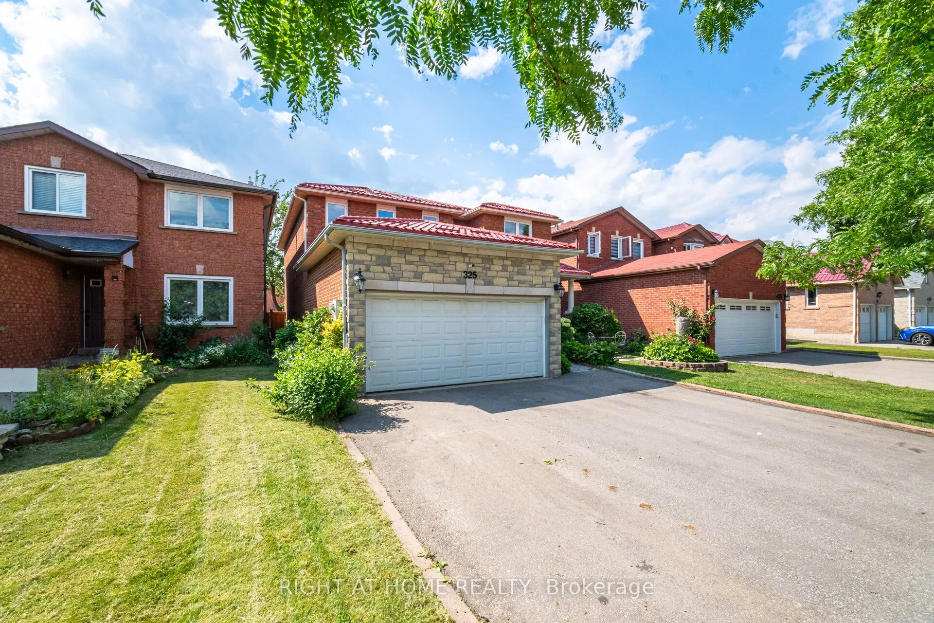 325 Harrowsmith Drive