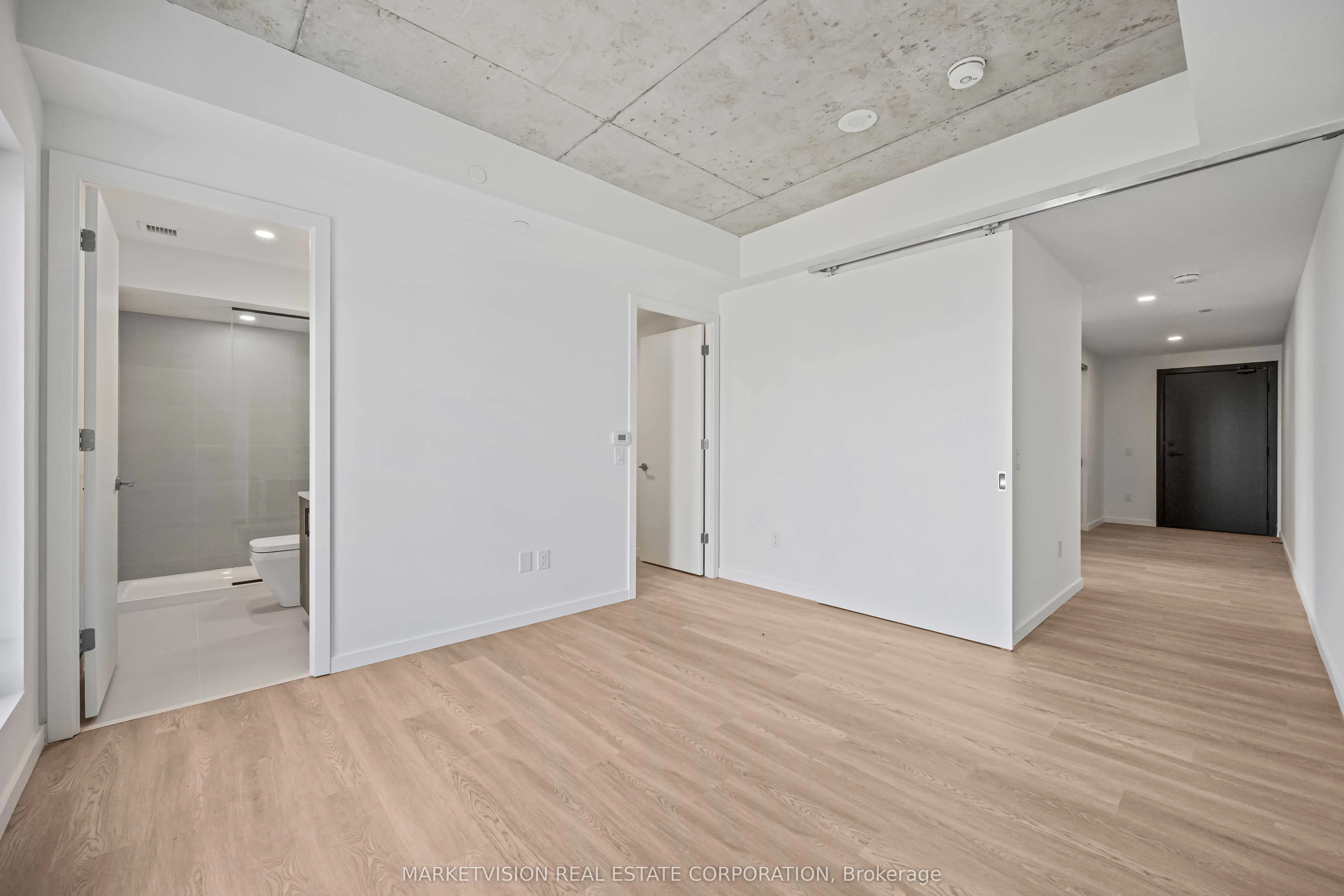 689 The Queensway, #413