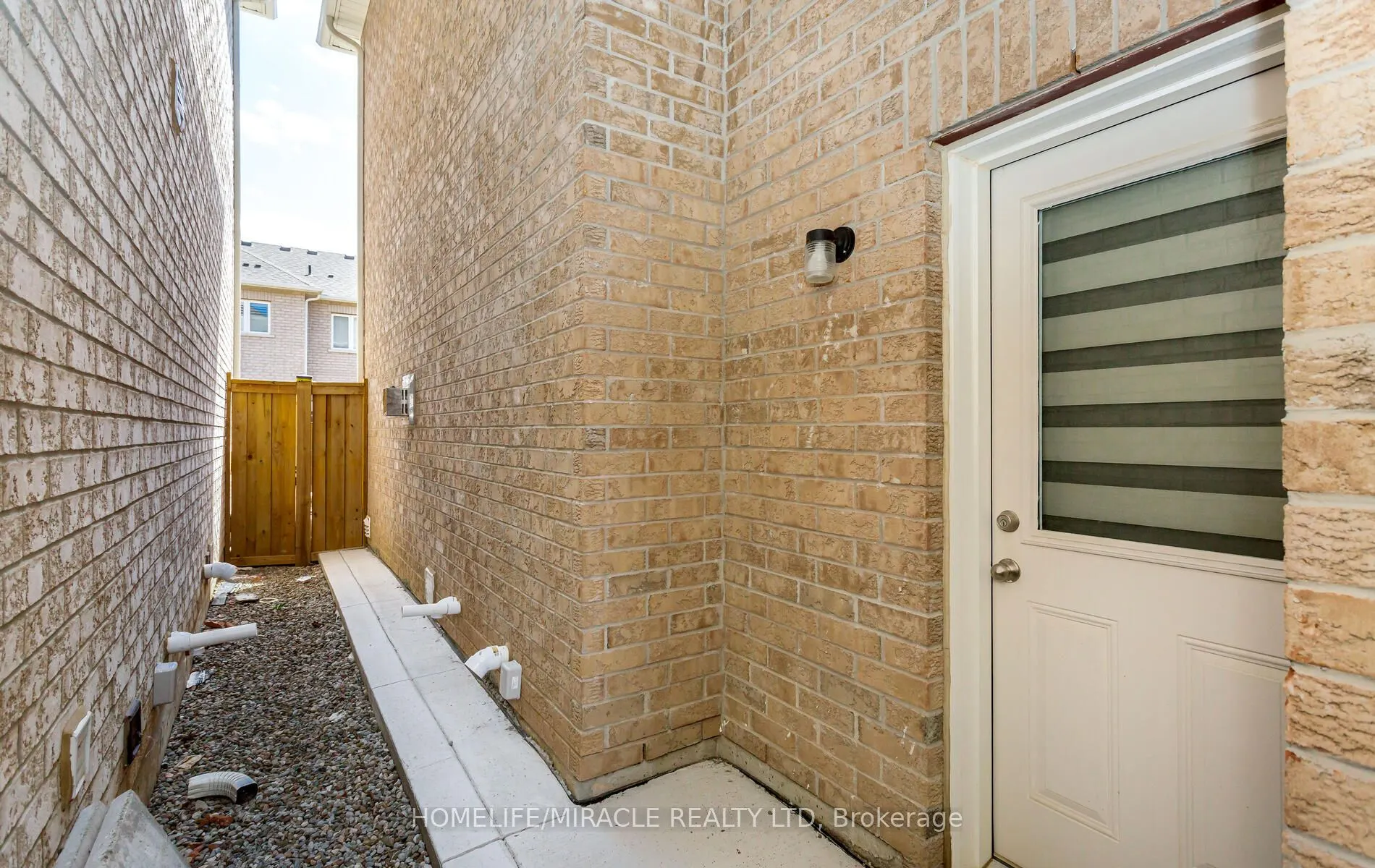 10 Elverton Crescent